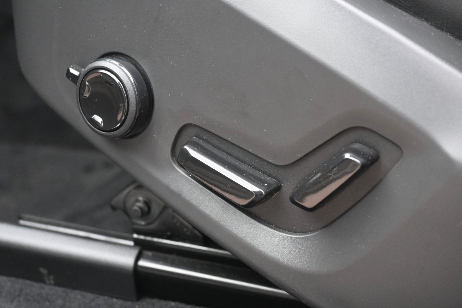 Fahrzeugabbildung Volvo XC60 T8 Ultimate Bright RC Plug-In B&W*LUFT*360°