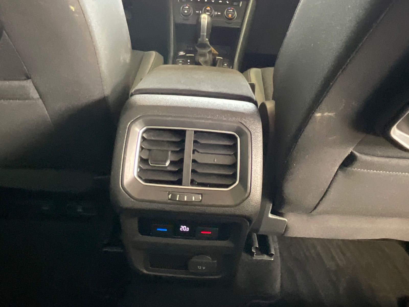 Fahrzeugabbildung Volkswagen Tiguan 1.4TSI DSG Comfortline *LED*NAVI* 1.HAND*