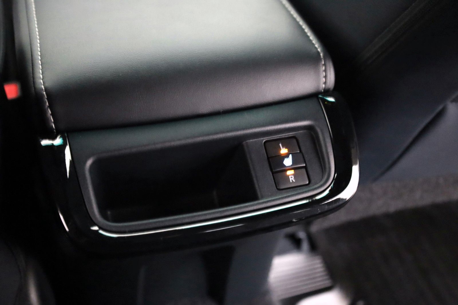 Fahrzeugabbildung Toyota Hilux Double Cab Invincible,ACC,Nav,AHK,Garantie