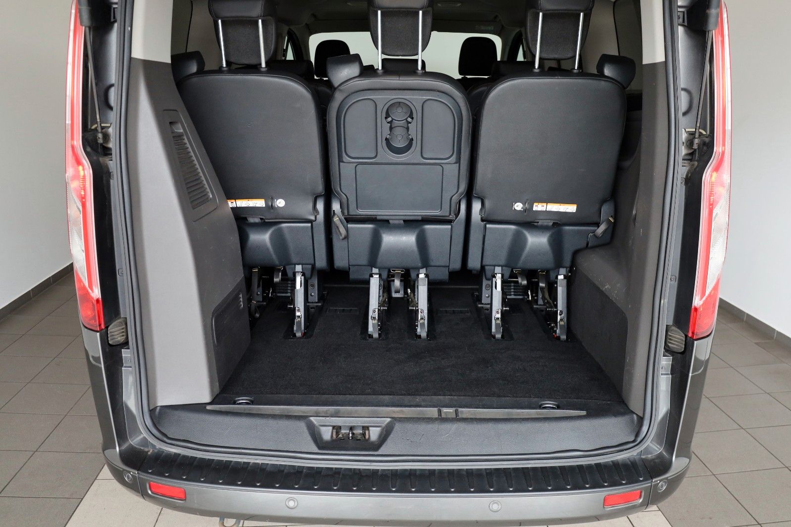 Fahrzeugabbildung Ford Tourneo Custom Sport 8 Sitzer,T.Leder,Navi,Xenon