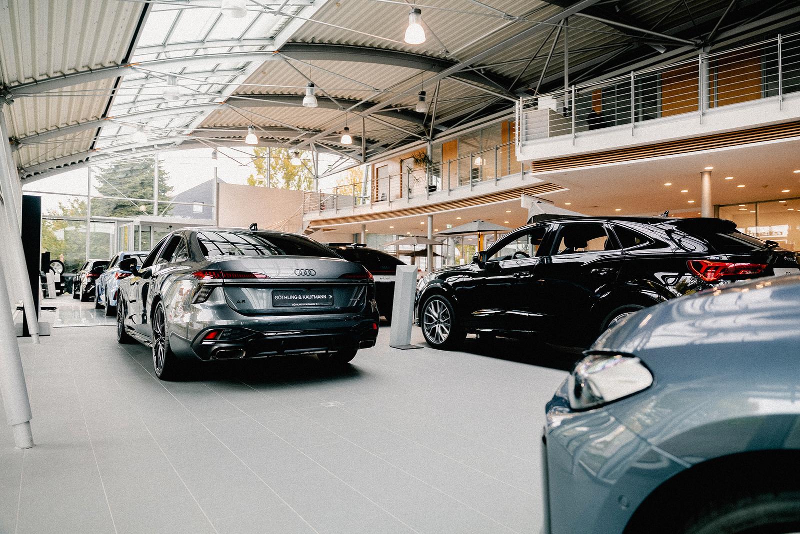 showroom-image-top