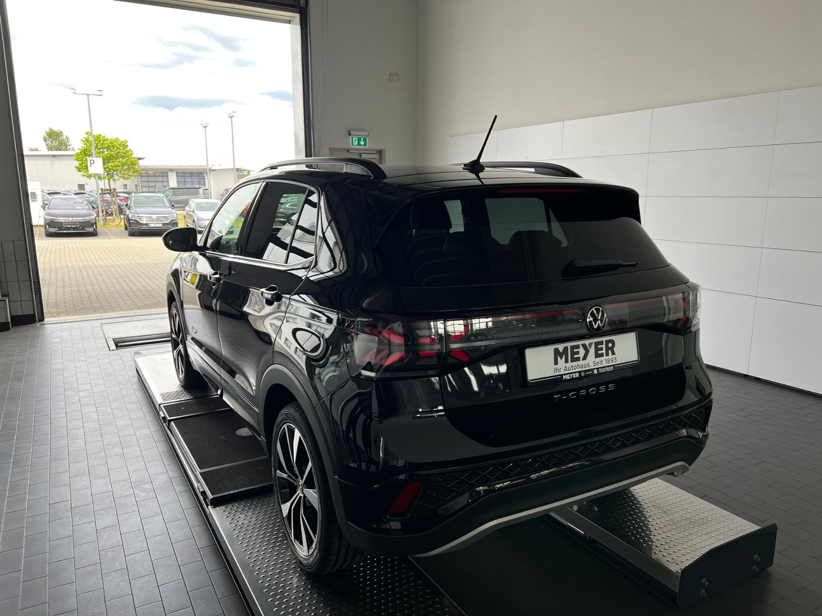Fahrzeugabbildung Volkswagen T-Cross R-Line 1.5 TSI DSG *AHK, IQ.LIGHT, ACC,