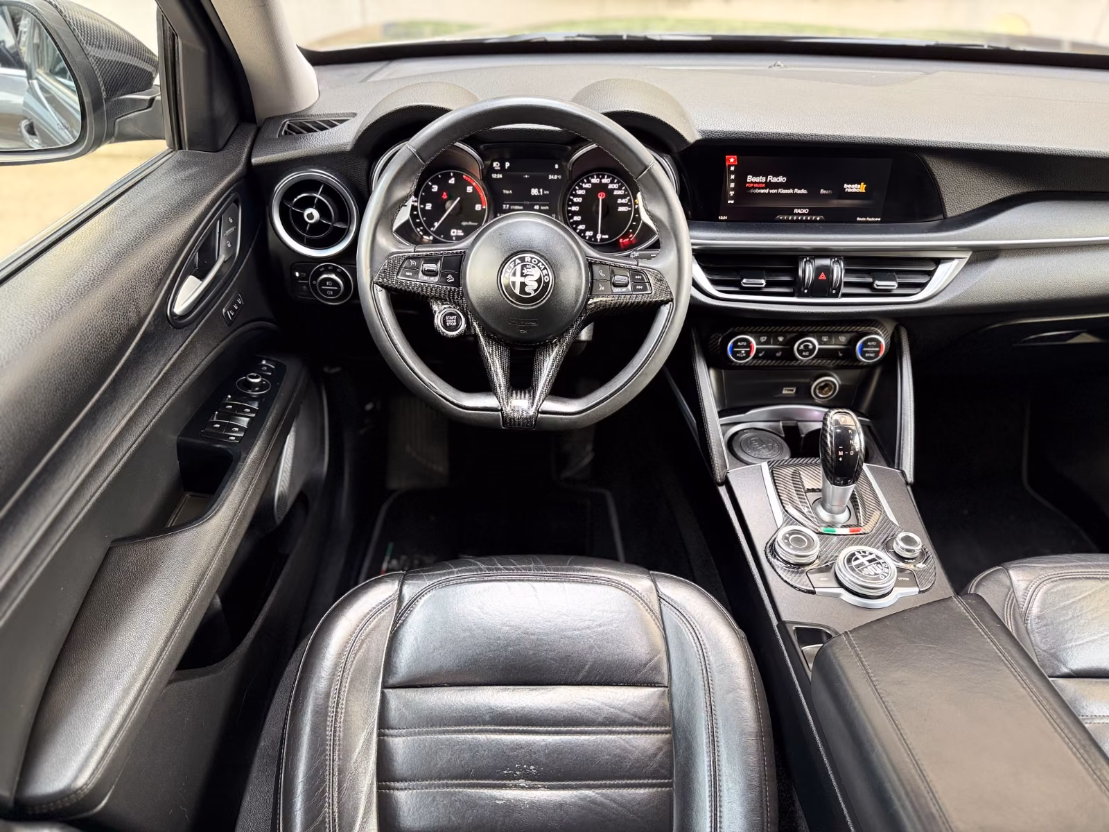 ALFA ROMEO STELVIO 2.2 DIESEL Q4 209ch SUPER - INTÉRIEUR CUIR - GPS - CAMÉRA - SIÈGES CHAUFFANTS ÉLECTRIQUES