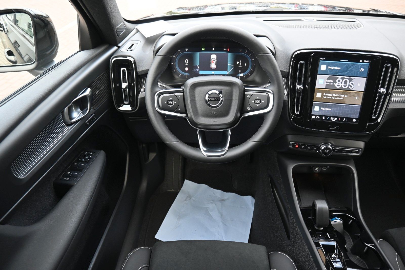 Fahrzeugabbildung Volvo XC40 B3 DKG Plus Black Edition*FSHZG*360°*ACC