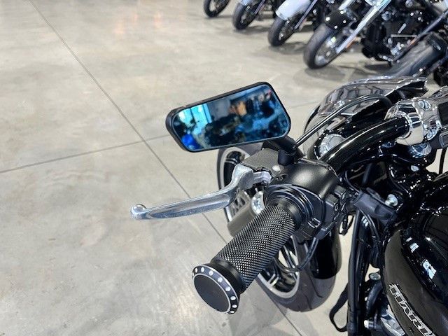 Fahrzeugabbildung Harley-Davidson Breakout Tunderbike Umbau Chrome Head YouTube