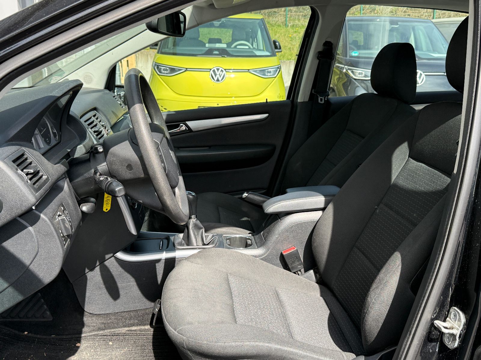 Fahrzeugabbildung Mercedes-Benz B 180 1.7 Benziner Klimaanlage Navi Tempomat SHZ