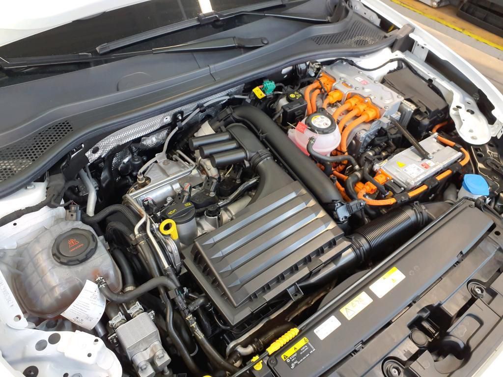 Cupra Leon SP 1.4 TSI e-HYBRID 150kW Tempo*PDC*RFK*Nav