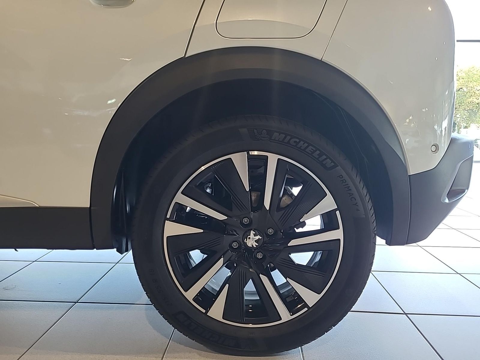 Fahrzeugabbildung Peugeot 2008 GT +180KAMERA+SHZ+NAVI+PANO+LANEASSIST+