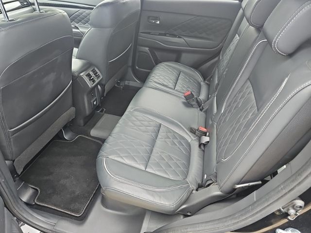 Fahrzeugabbildung Mitsubishi Outlander 2.4 PHEV 4WD PLUG-IN HYBRID KAMERA SHZ