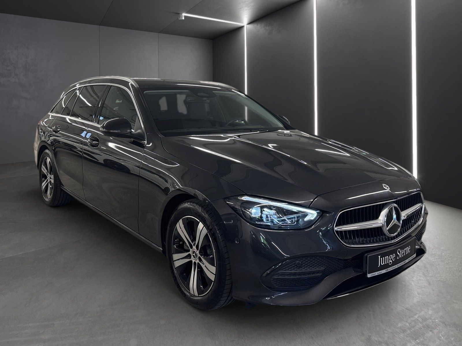 Fahrzeugabbildung Mercedes-Benz C 180 T Avantgarde*AHK*Kamera*LED*CarPlay*EasyPa