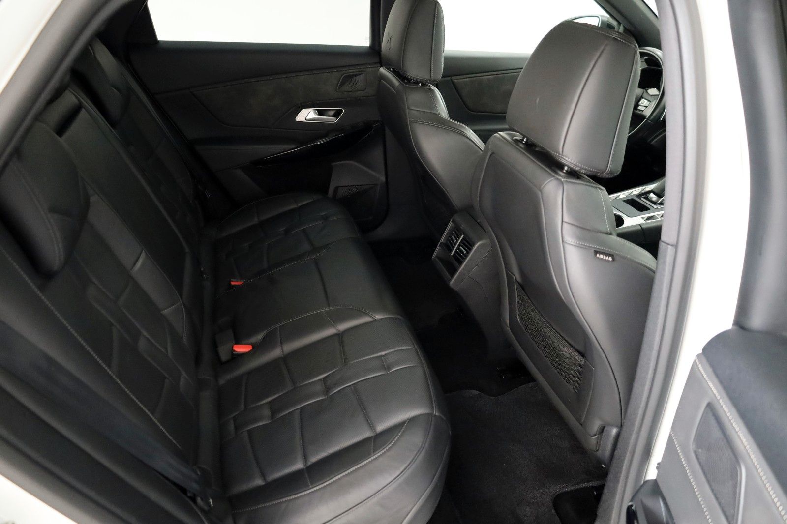 Fahrzeugabbildung DS Automobiles DS7 Crossback E-Tense 4x4 300 Opera Night Vision