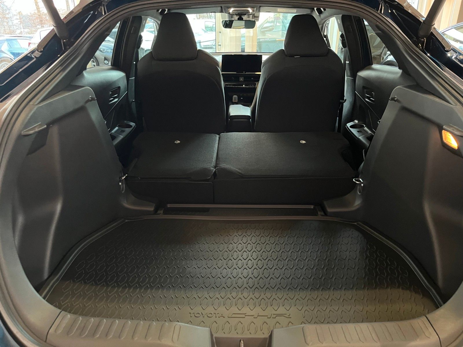 Fahrzeugabbildung Toyota C-HR Hybrid FWD Teamplayer / Technik-Paket