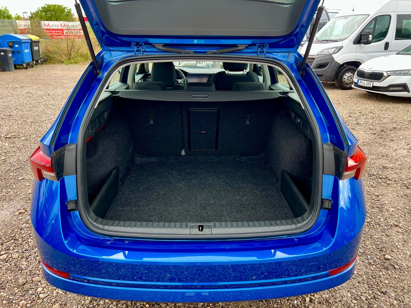 SKODA Octavia Combi 2.0 TDI AAC PDC NAVI AHK LED