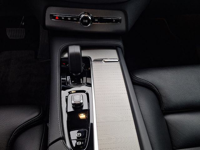 XC 90 T8 Twin Engine AWD Plus Dark Recharge Plug