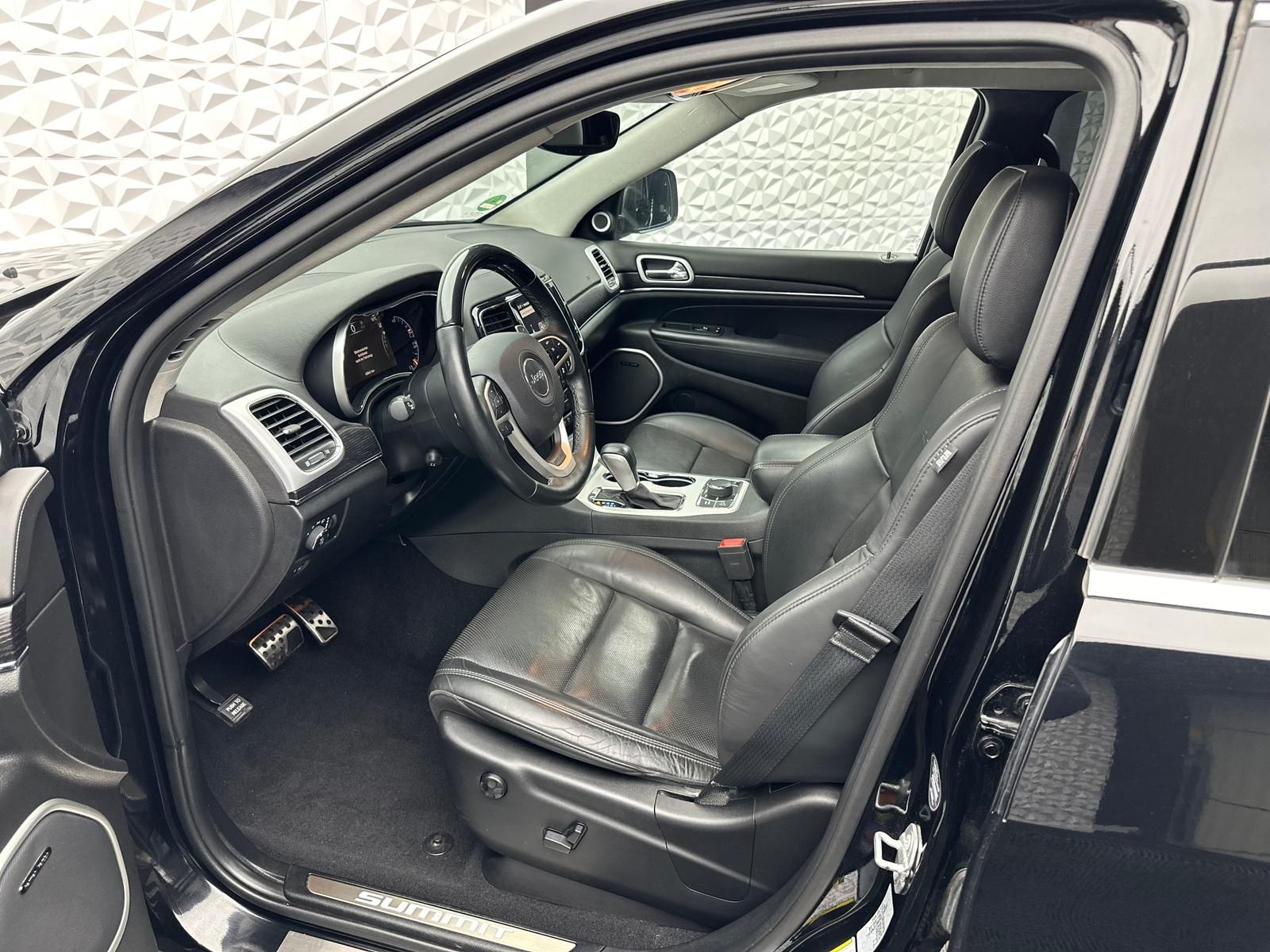 Fahrzeugabbildung Jeep 3.0 CRD SUMMIT/ACC/AHK/H&K/PANO/LUFT/RCAM/QUADRA