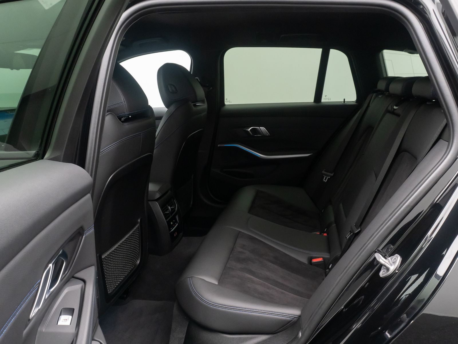 Fahrzeugabbildung BMW 320d MSport Alarm Komfort DAB HiFi Kamera 18Zoll