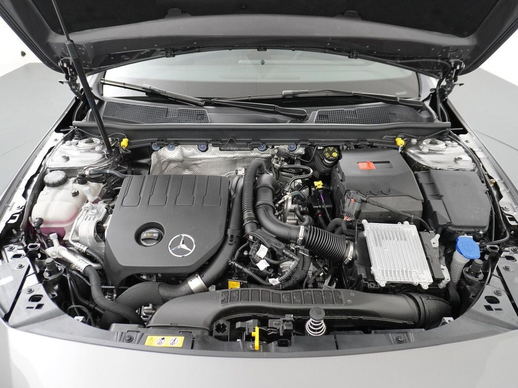 Mercedes-Benz CLA 180 Shooting Brake Star Edition Luxury Line