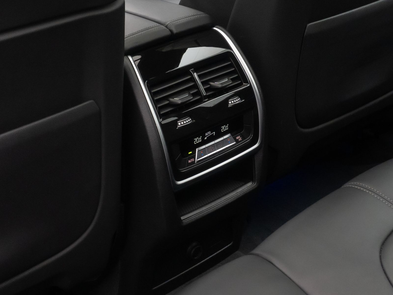 Fahrzeugabbildung BMW X5 M50i B&W Individual 360°HUD DAB Panorama Voll