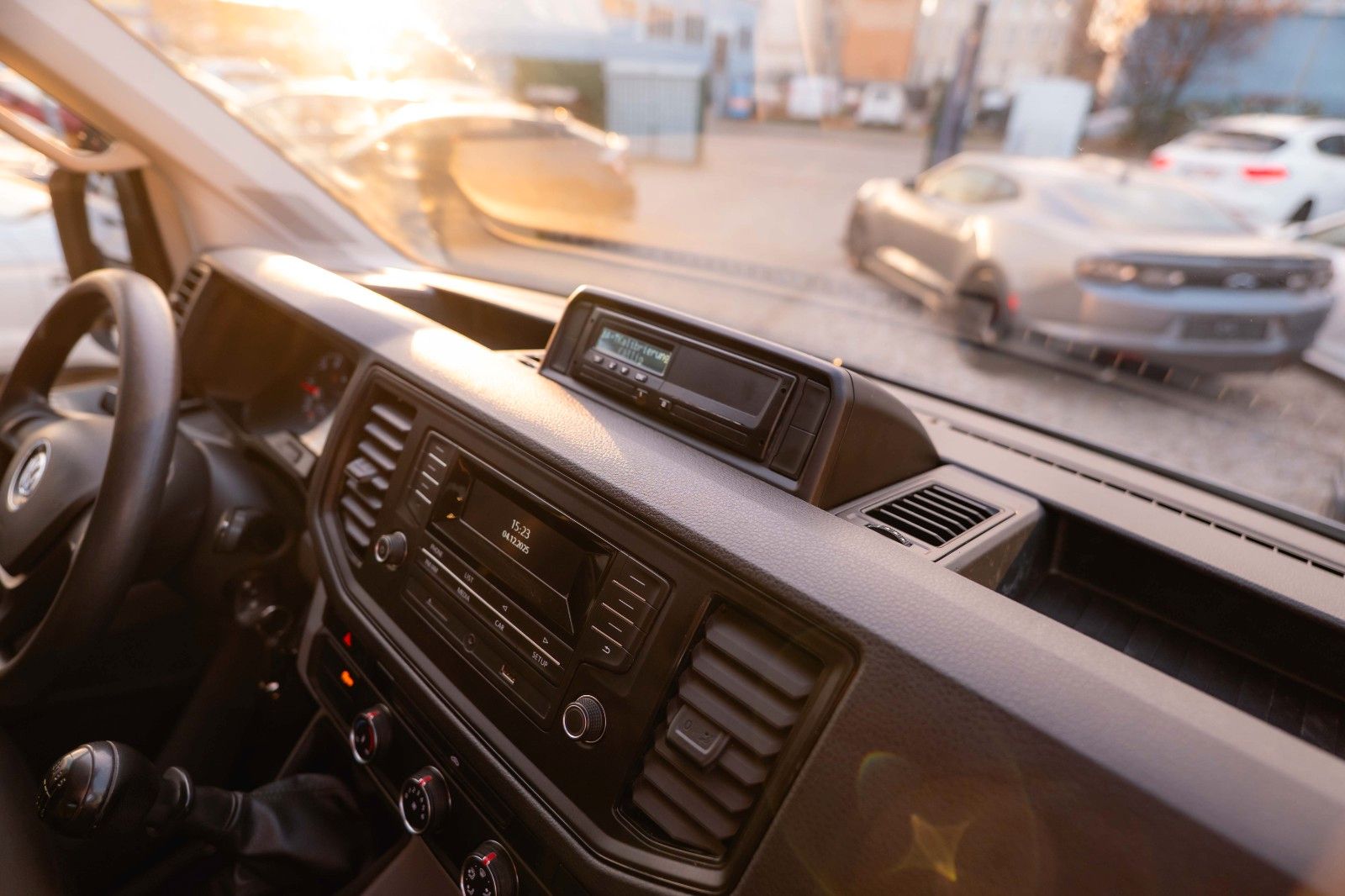 Fahrzeugabbildung Volkswagen Crafter Pritsche 35 DOKA lang FWD 7 Sitze 19%