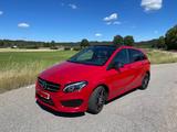 Mercedes-Benz B 220 d 4MATIC AMG-Line Night-Paket - rote Mercedes-Benz B 220