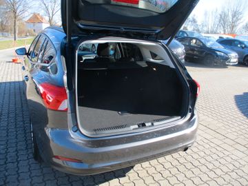 Ford Focus Turnier Titanium X LED + BLIS + NAVI +Wint