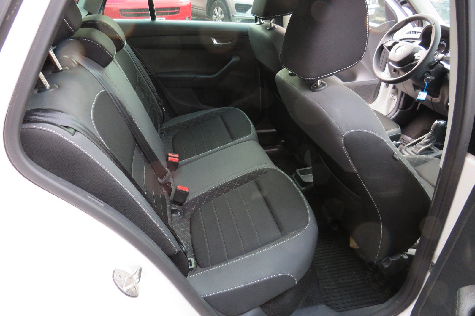 Fahrzeugabbildung SKODA Fabia Ambition DSG PDC NAVI SITZH APP 8-FACH 1.H