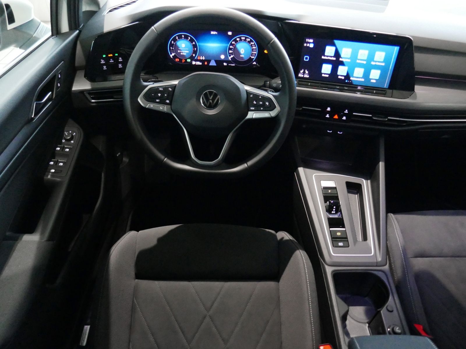 Fahrzeugabbildung Volkswagen Golf VIII Style 1.5 eTSI | LED AHK RFK ACC