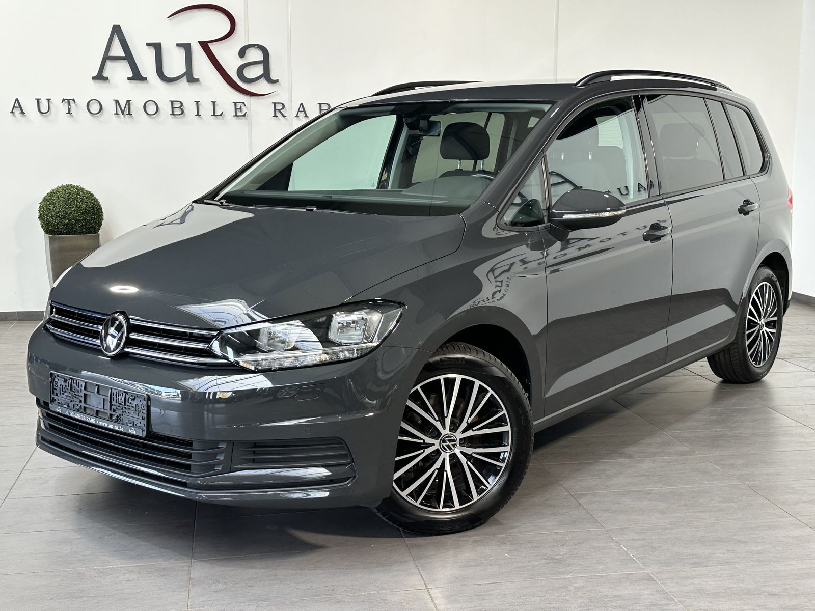 Fahrzeugabbildung Volkswagen Touran 1.5 TSI Comfortline NAV+CARPLAY+17ZO+1HD