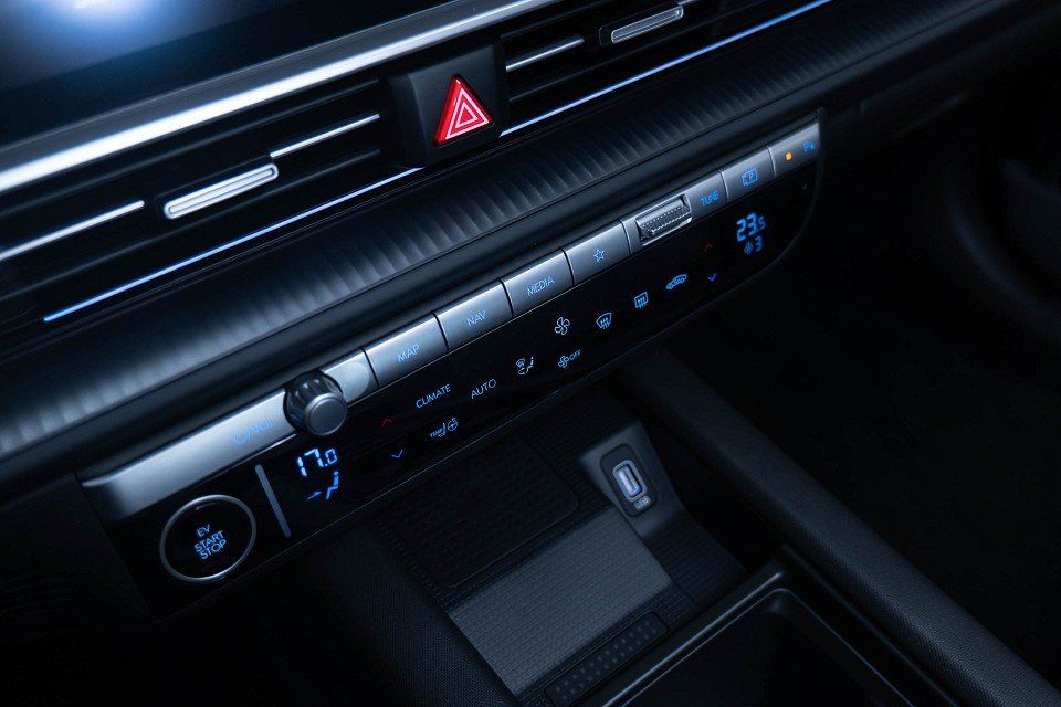 Fahrzeugabbildung Hyundai IONIQ 6 77,4kWh AWD UNIQ digitale Spiegel