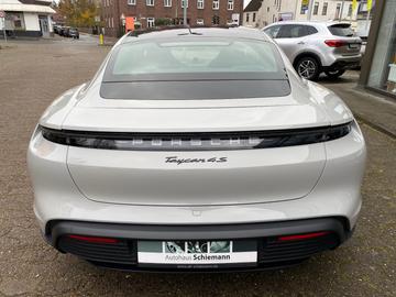 صورة 7 لـ 2020 Porsche TAYCAN