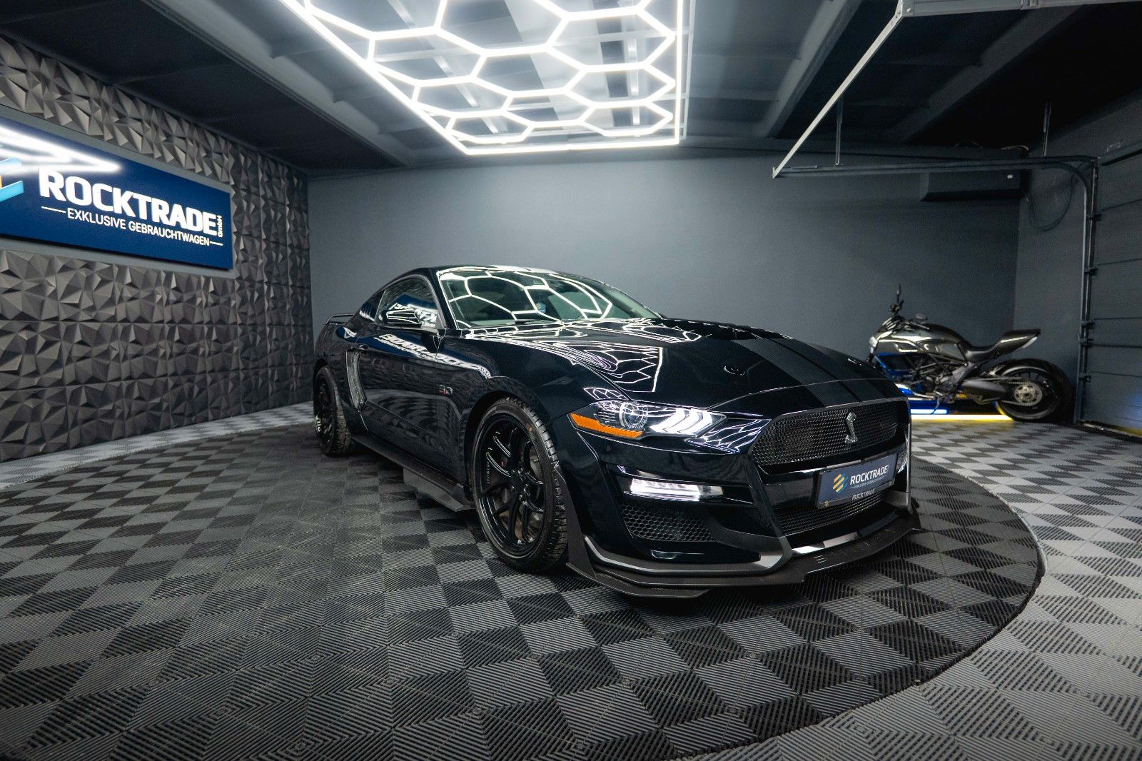 Fahrzeugabbildung Ford Mustang Shelby GT 500 5.0 V8 Performance PREMIUM