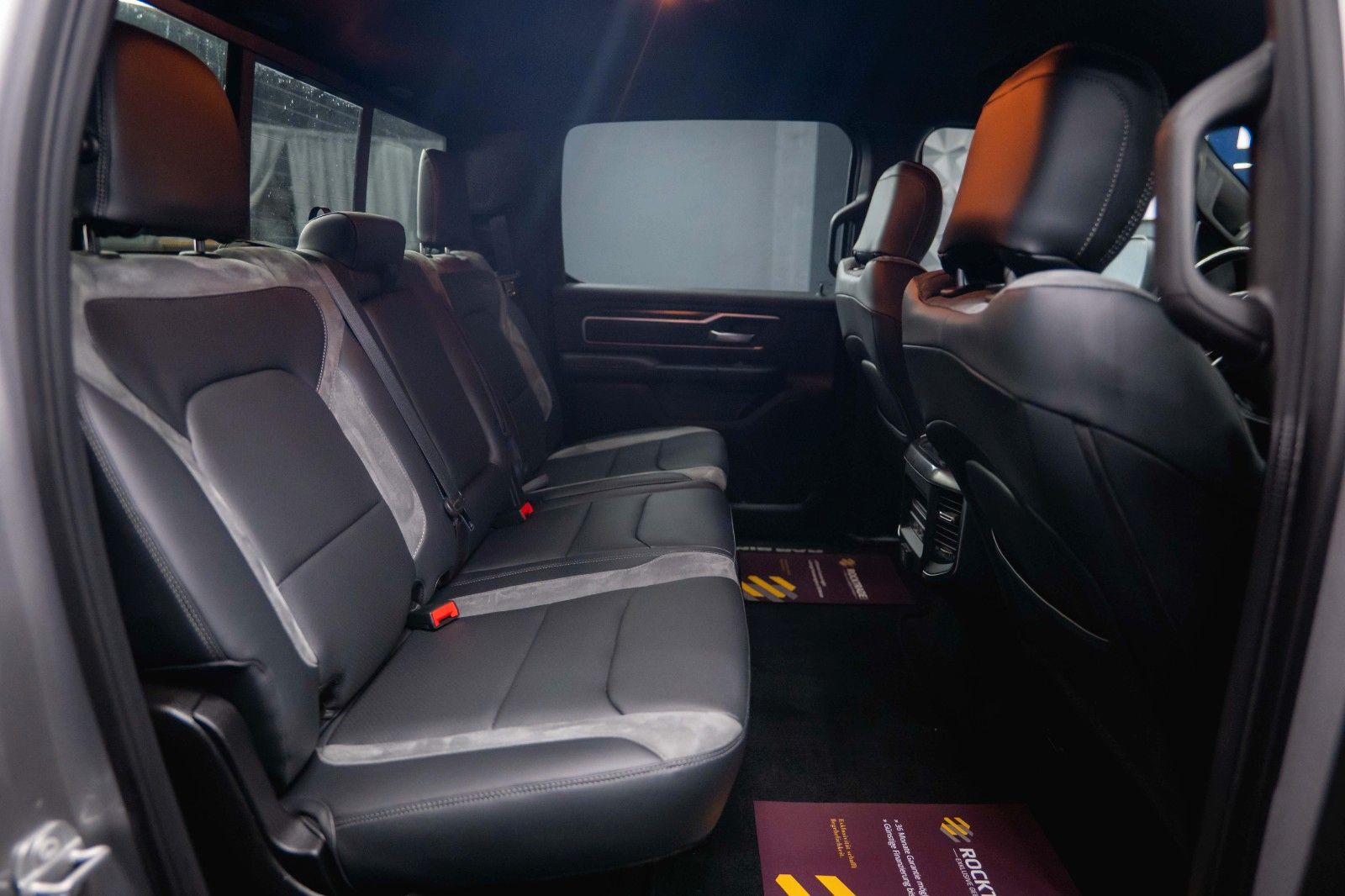 Fahrzeugabbildung Dodge RAM 5.7 V8 HEMI 4x4 OFFROAD Night-Paket *LED*19%