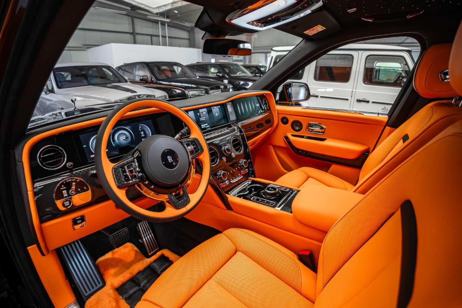 Rolls-Royce Cullinan Black Badge / PROD. 2026 / 4 Seats