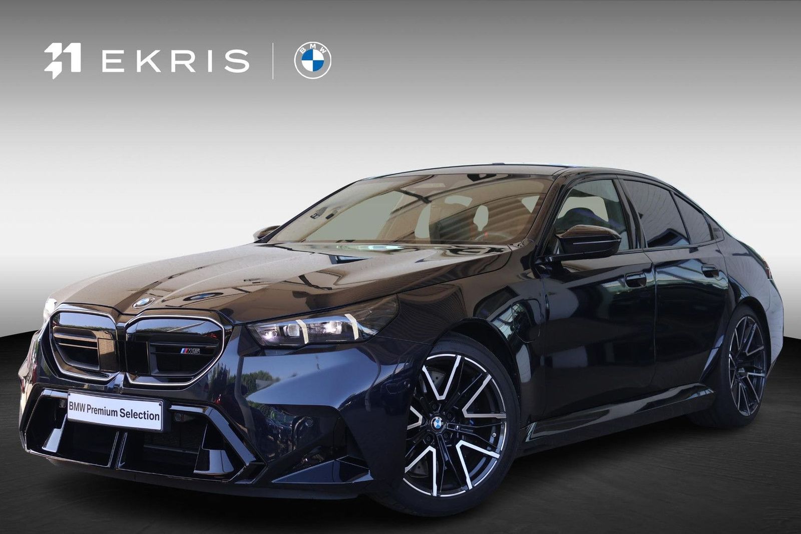 BMW M5 Sedan | SOH 100% | Driving Assistant Professi