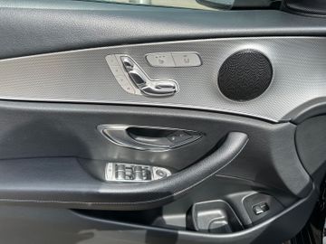 Fahrzeugabbildung Mercedes-Benz E 350 d Lim. 4Matic AMG Line Pano 20"