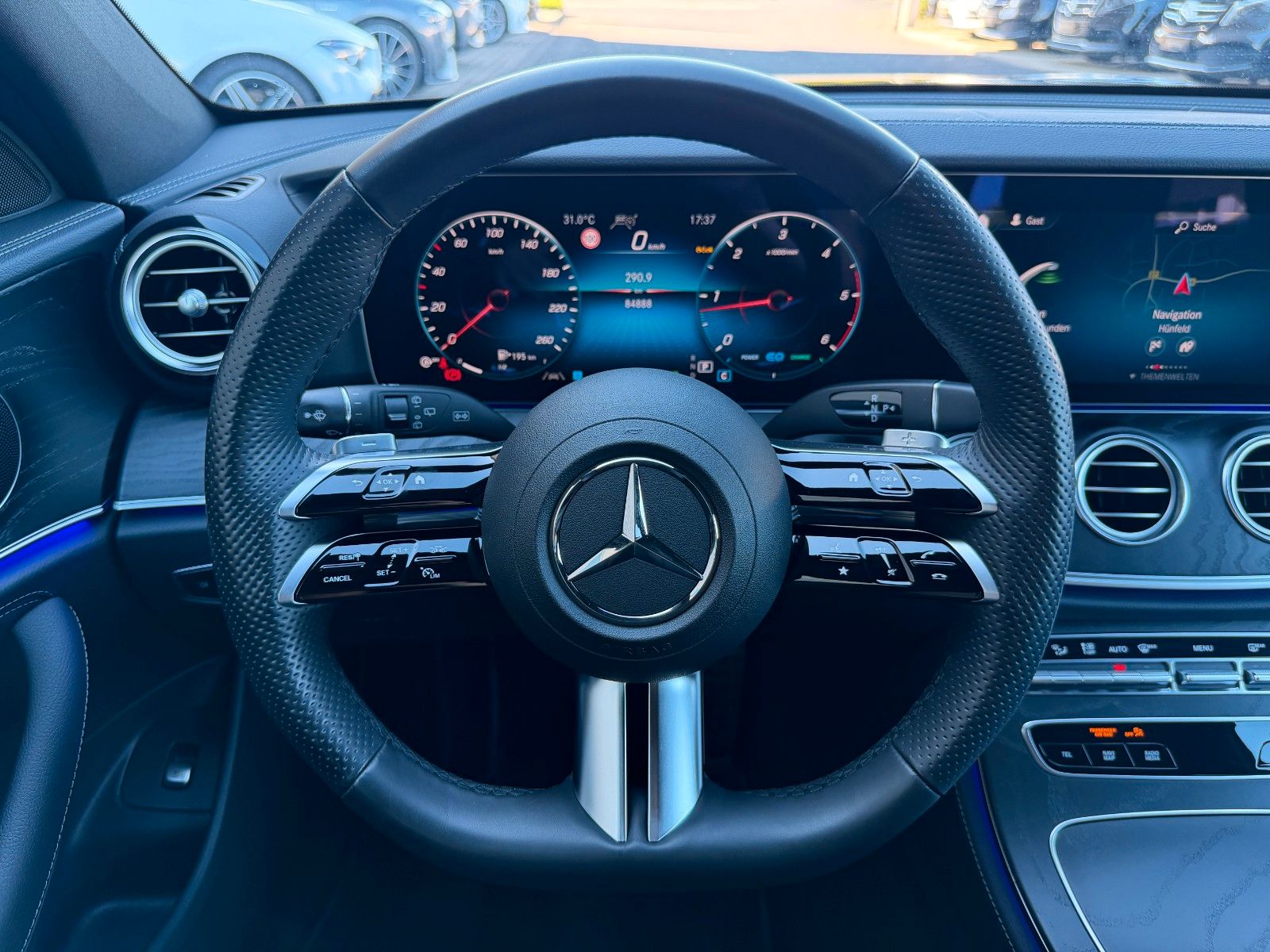 Fahrzeugabbildung Mercedes-Benz E 220d T AMG+Distr+MultiB+AHK+Ambiente+