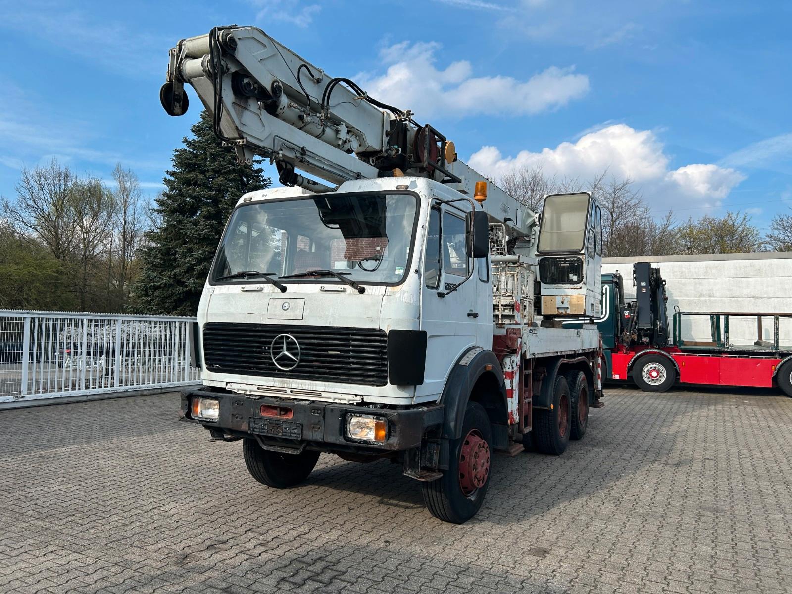 Mercedes-Benz 2632 HMK Dachdeckerkran 6x6