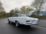 Mercedes-Benz 220 SEb/C W111 Coupe Bi-Color Schiebedach BRD - Mercedes-Benz 220 mit Benzin-Antrieb: Leder