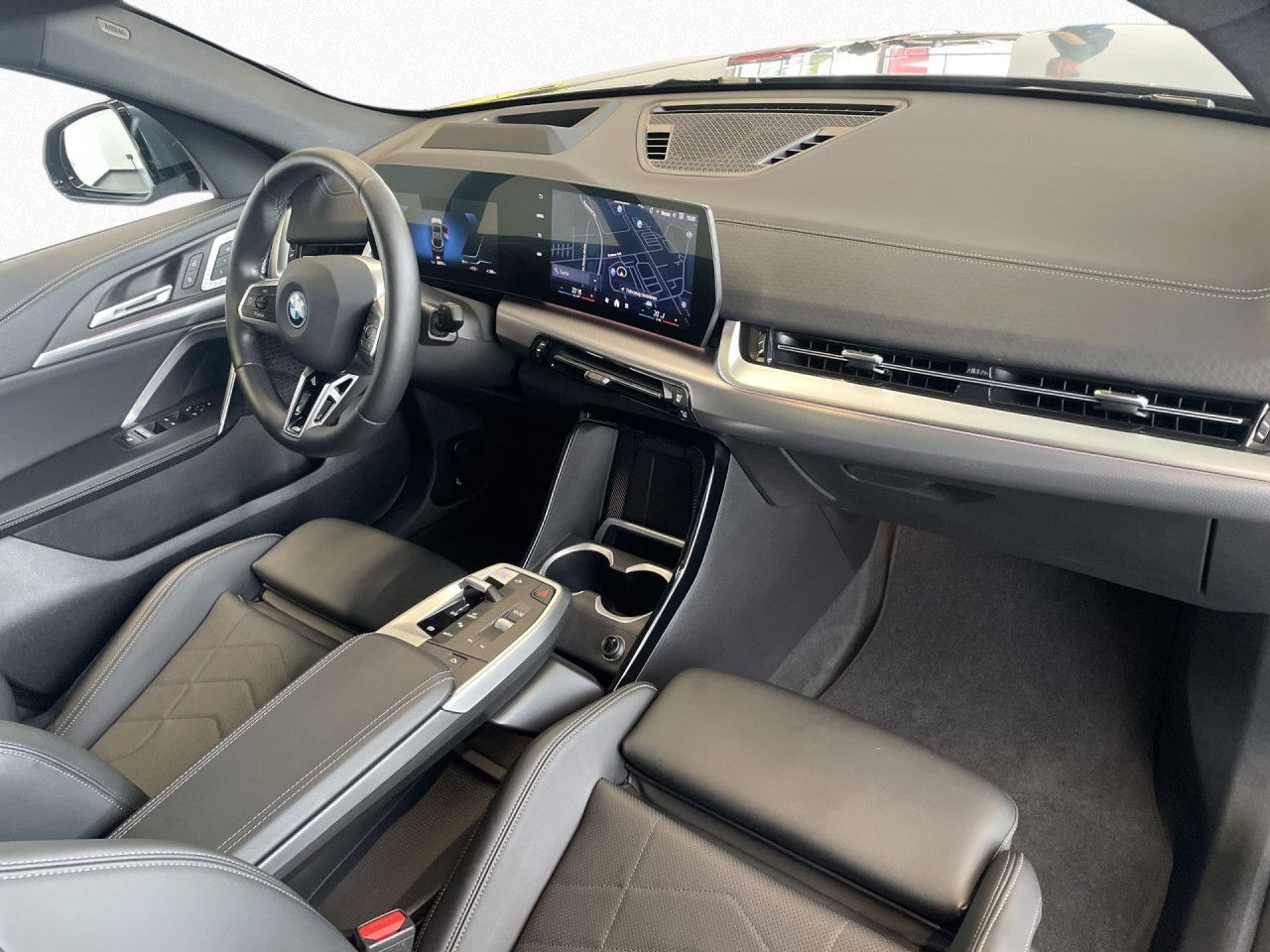BMW iX2 - Bild 14