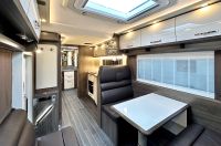 Phoenix Top-Alkoven 8800 BGS -AHK -Echtglas Fenster (8/19)