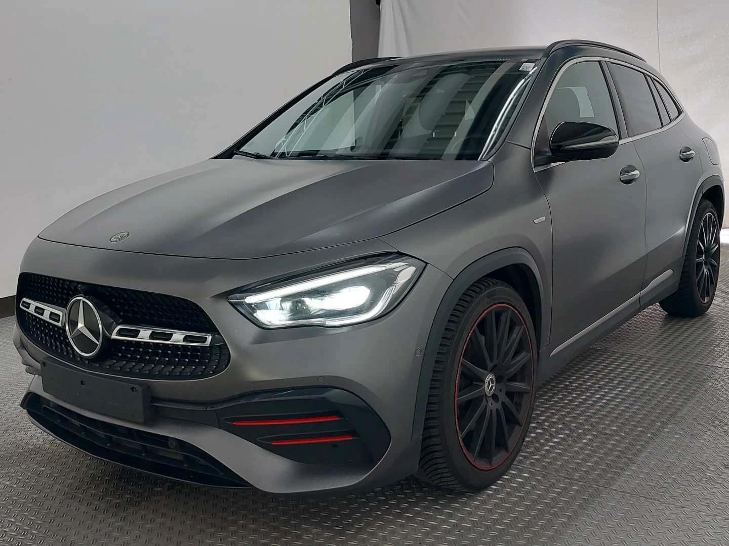 Mercedes-Benz GLA 220d AMG Edition DESIGNO MAGNO/HUD/AHK/MBUX