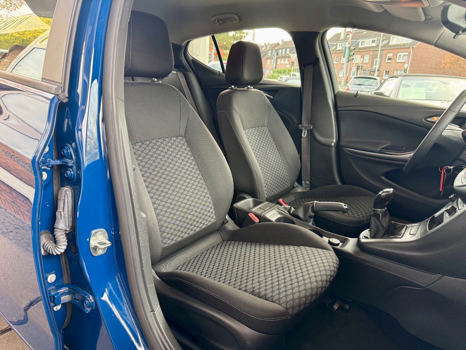 Fahrzeugabbildung Opel Astra K Lim. Selection Klima/Bluetooth/PDC