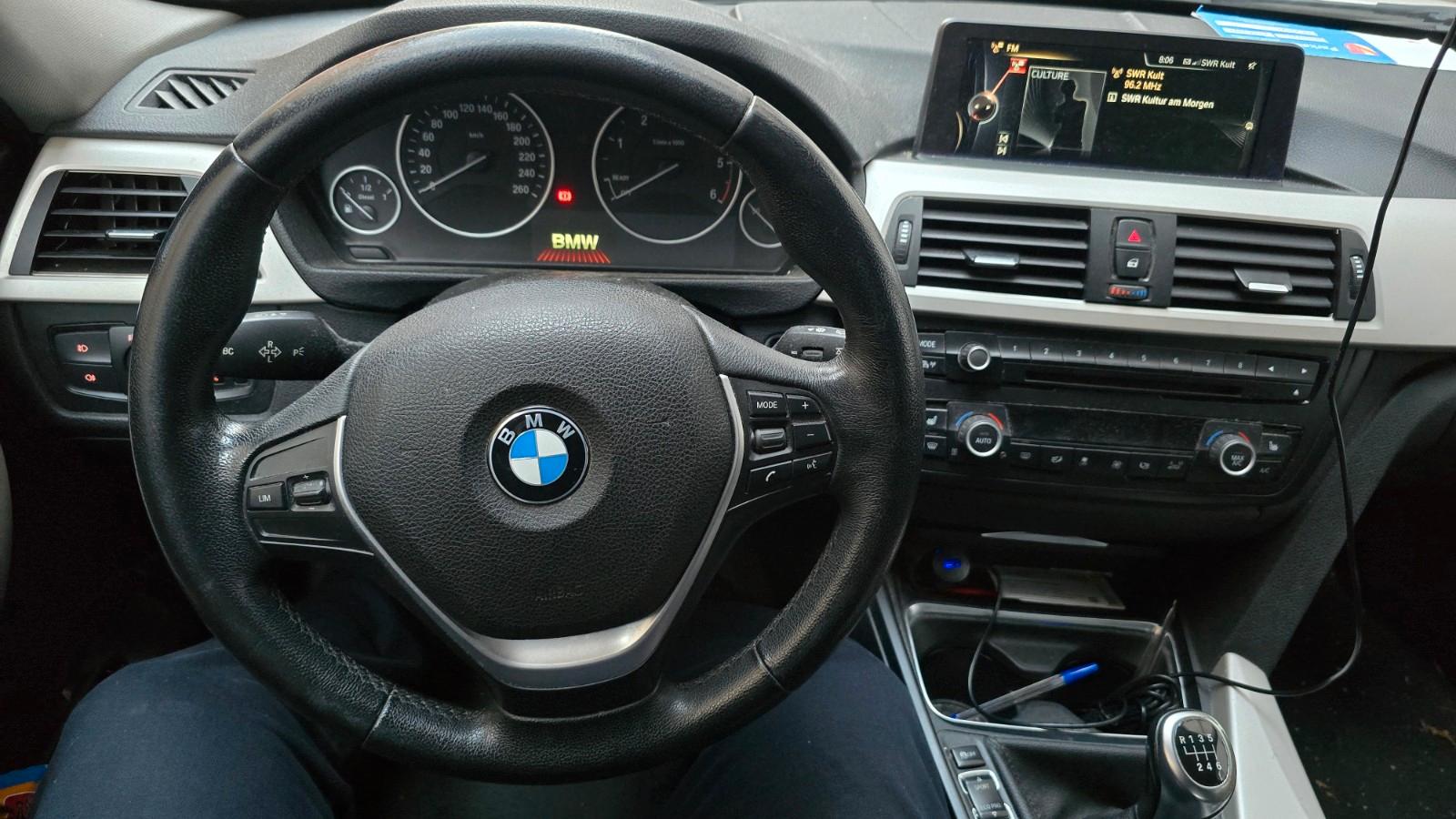 BMW 318 2014 — photo 7