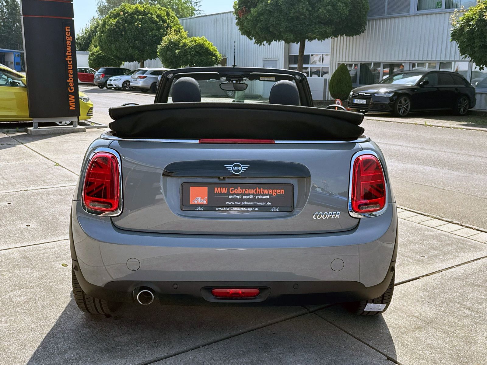 Fahrzeugabbildung MINI COOPER Cabrio Aut. SHZ KAM PDC BT AMBI 2-Zonen