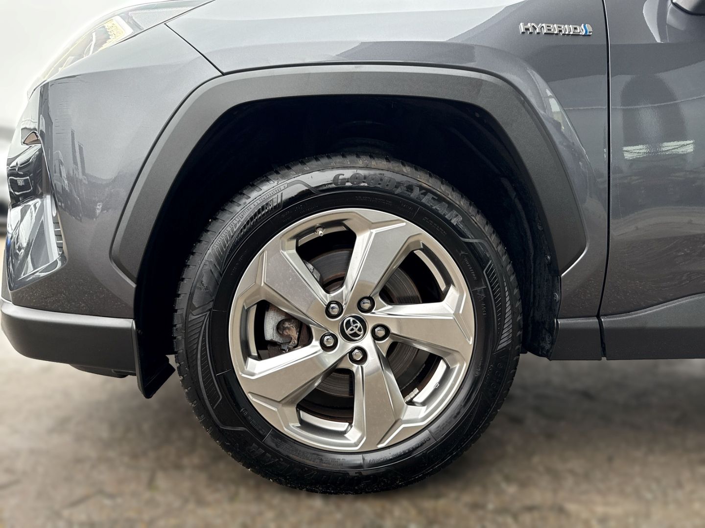 Fahrzeugabbildung Toyota RAV 4 4x4 Lounge Hybrid 2.5 AWD Leder Memory Sit