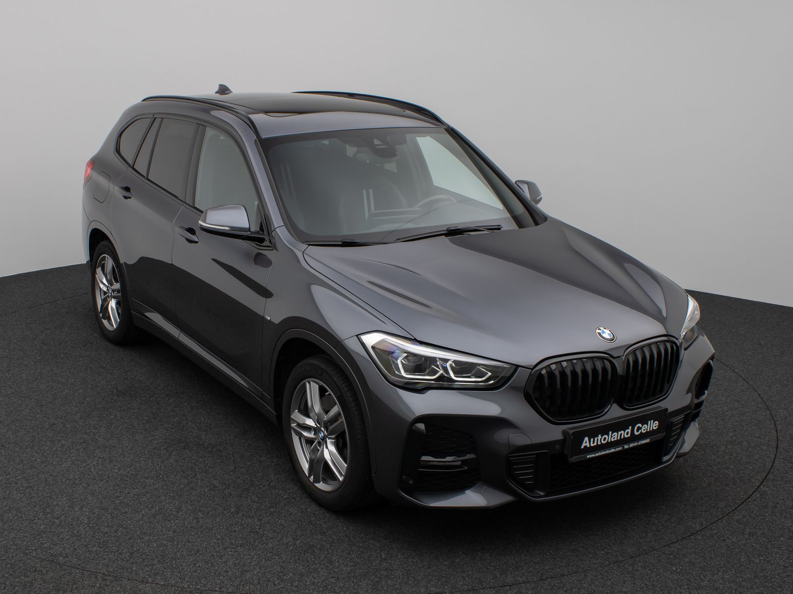Fahrzeugabbildung BMW X1 xD25e M Sport Panorama Kamera HUD DAB HiFi