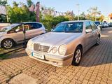 Mercedes-Benz E 240 ELEGANCE*Automatik*157264km* TUV-Insp.Neu