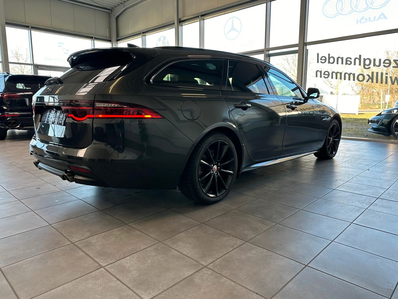 Fahrzeugabbildung Jaguar XF Sportbrake R-Sport/Panodach/E-Sitze/Top!