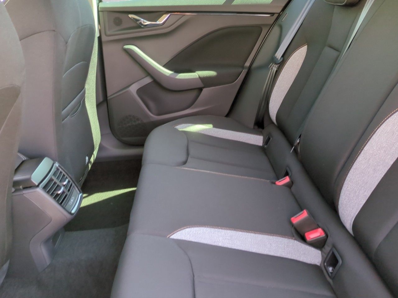 Fahrzeugabbildung SKODA Kamiq Selection 1.0 TSI DSG - AHK,Matrix,Kamera