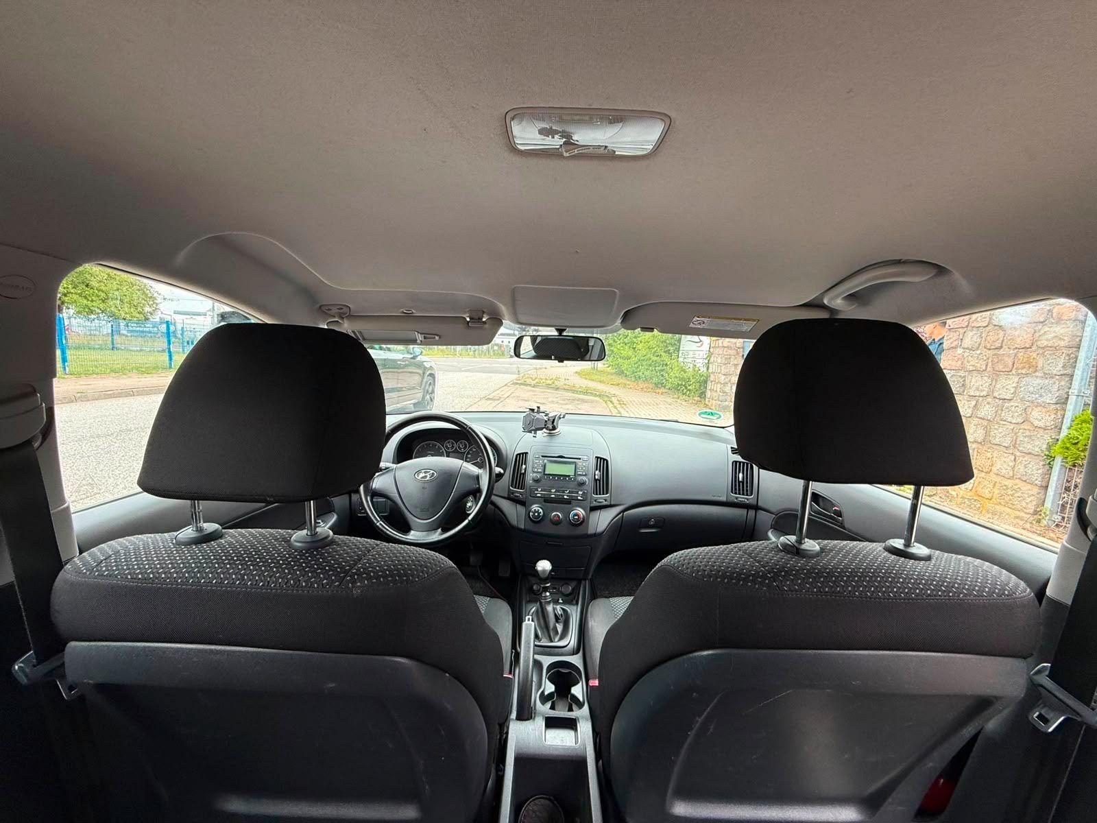 Hyundai i30 2010 — photo 11